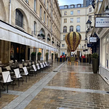 West Living-charming In Luxurious Madeleine Area Lejlighed