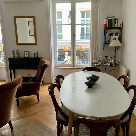 West Living-charming In Luxurious Madeleine Area Lejlighed