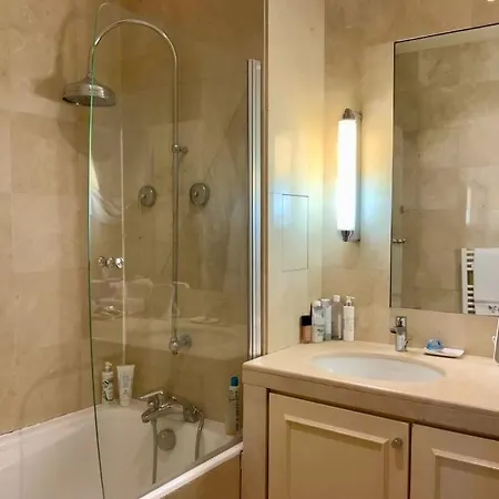 Lejlighed West Living-charming In Luxurious Madeleine Area *
